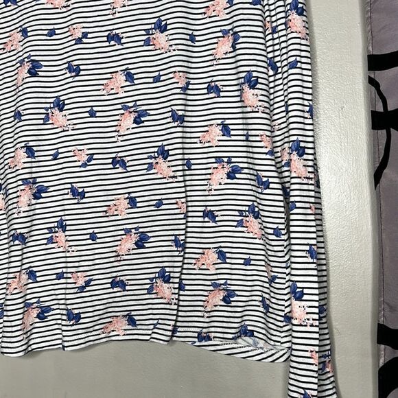 Maison Jules striped floral, long sleeve twist front top size medium - Picture 12 of 12